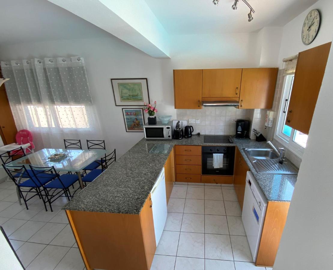 Villa Emiliana Paralimni Exteriör bild