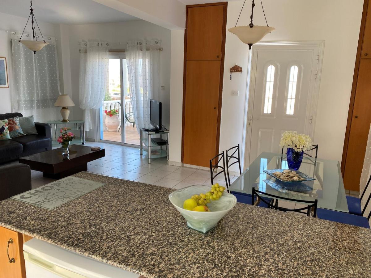 Villa Emiliana Paralimni Exteriör bild