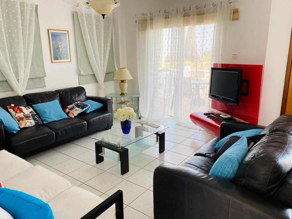 Villa Emiliana Paralimni Exteriör bild